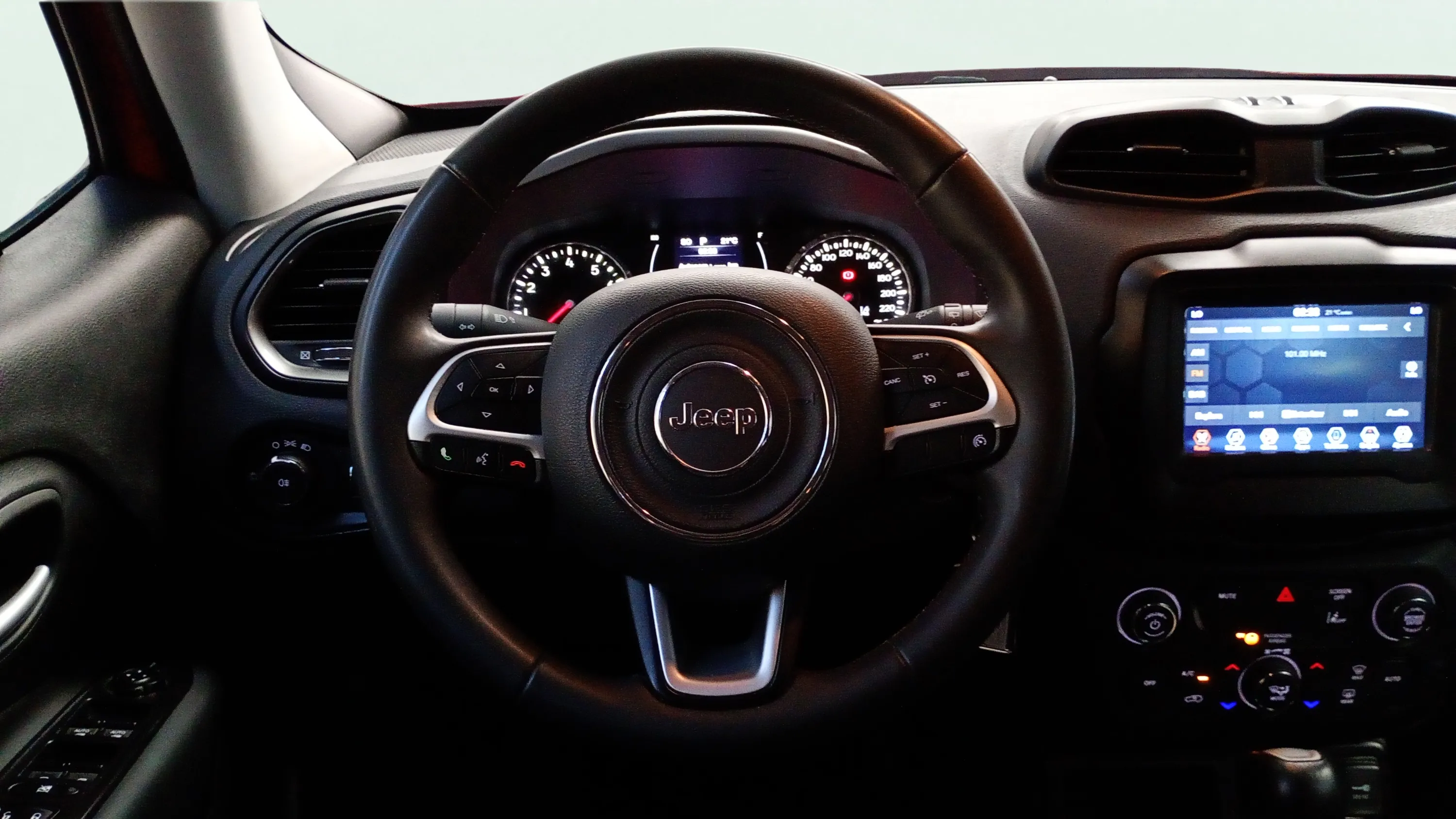 Jeep Renegade eHybrid 1.5 Longitude ATX - foto 10