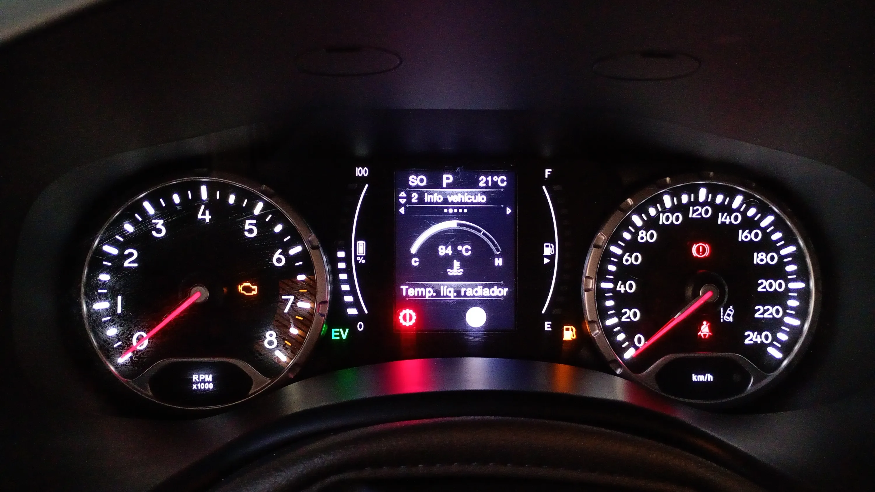 Jeep Renegade eHybrid 1.5 Longitude ATX - foto 12
