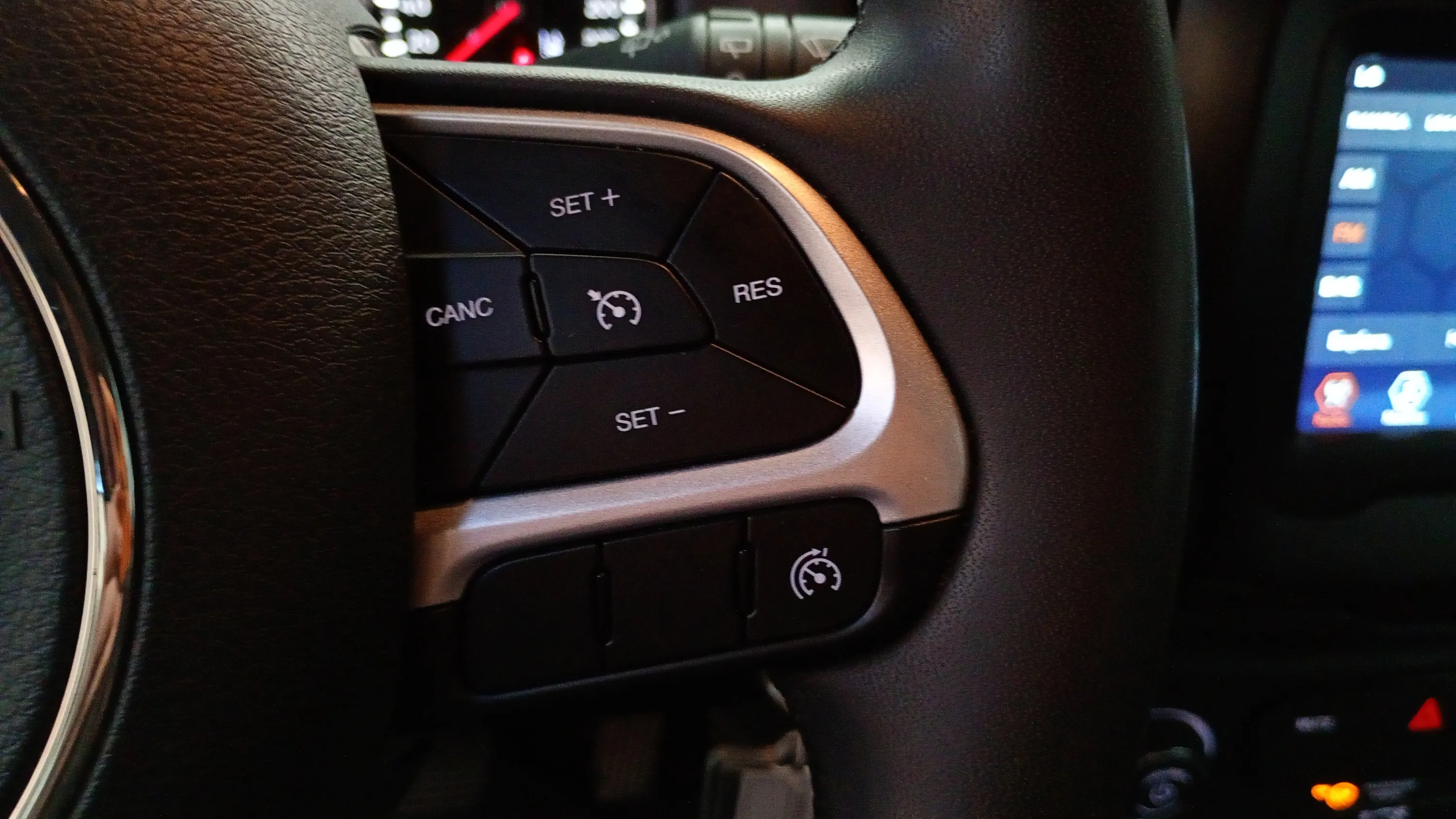 Jeep Renegade eHybrid 1.5 Longitude ATX - foto 14