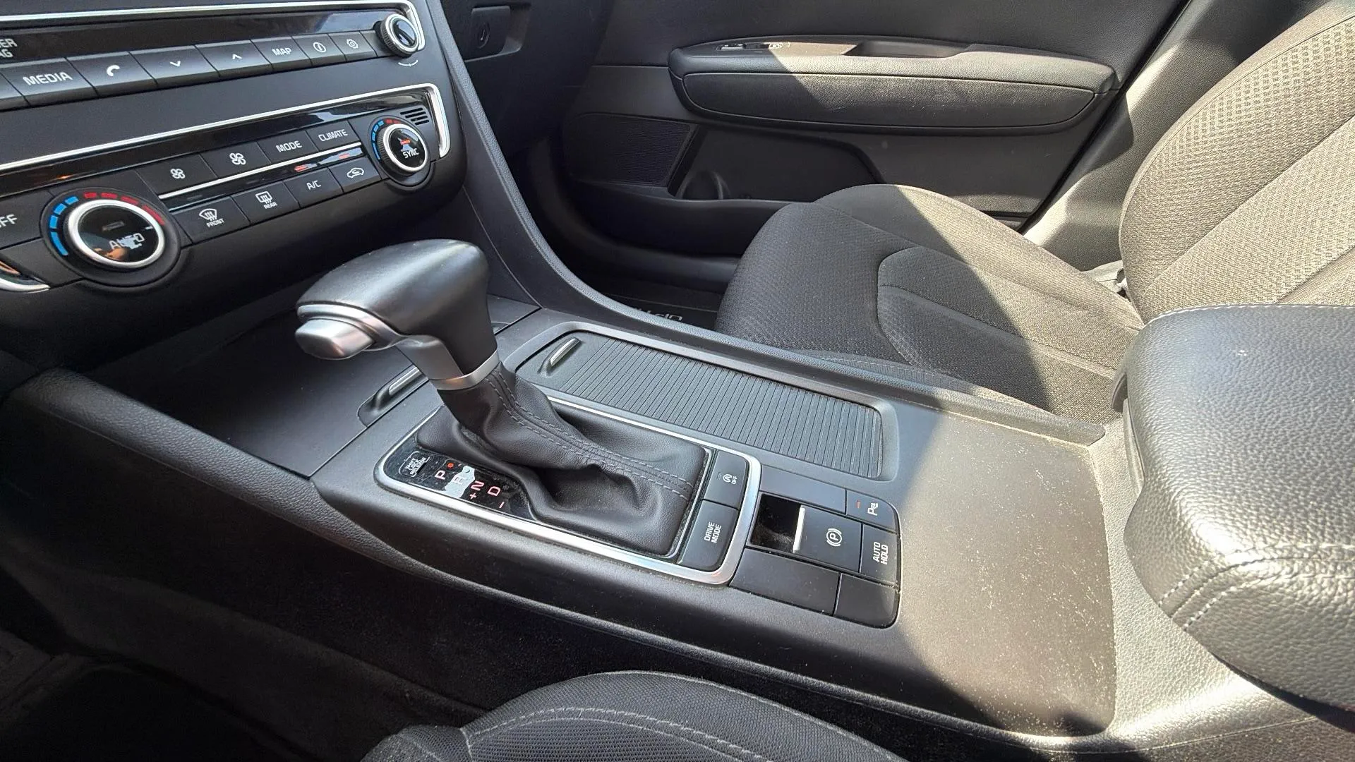 Kia Optima 1.7 CRDi VGT Business DCT Eco-Dynamics - foto 23