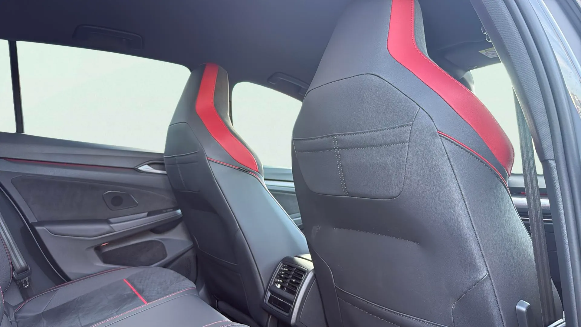 Volkswagen Golf GTI Clubsport 2.0 TSI DSG - foto 18