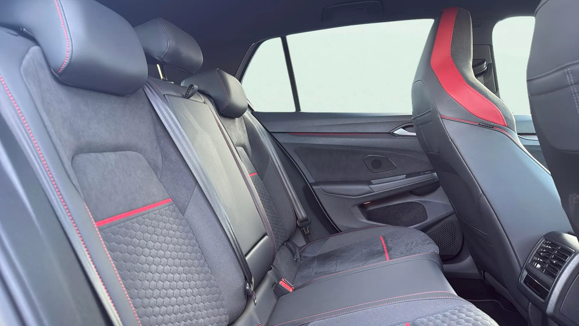 Volkswagen Golf GTI Clubsport 2.0 TSI DSG - foto 19