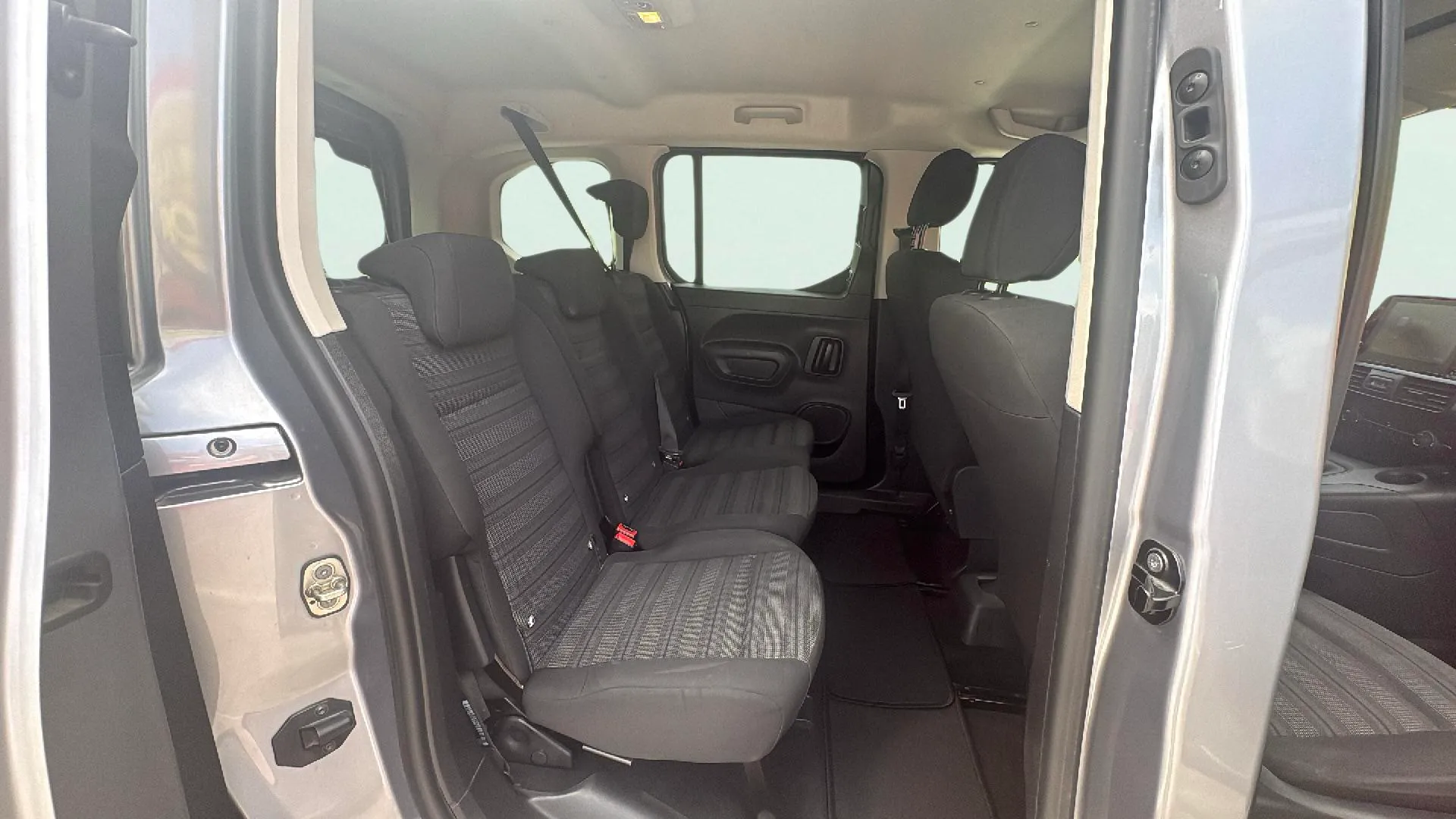 Opel Combo 1.2 T Expression XL - foto 15