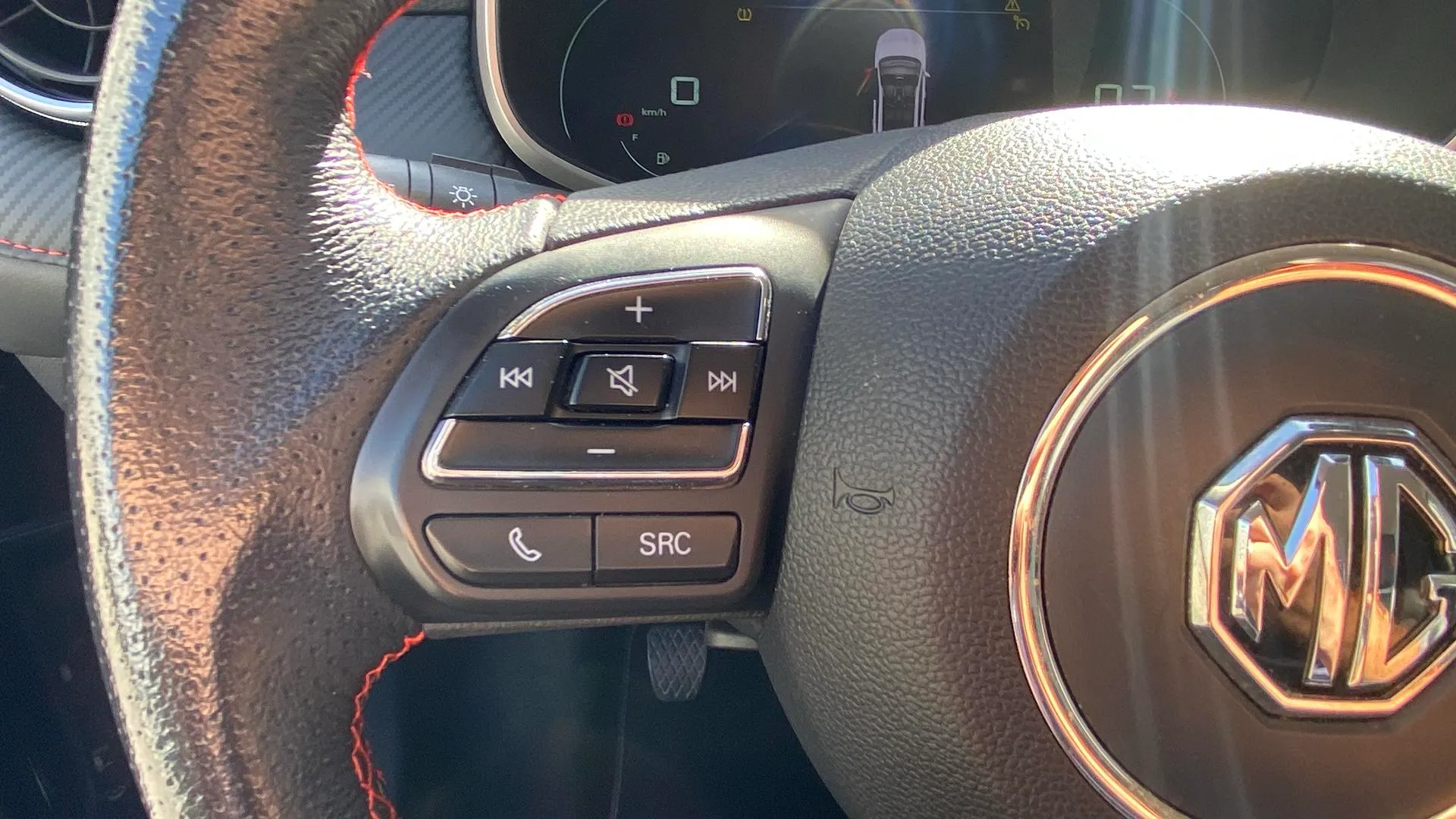 MG ZS 1.5 Luxury - foto 15