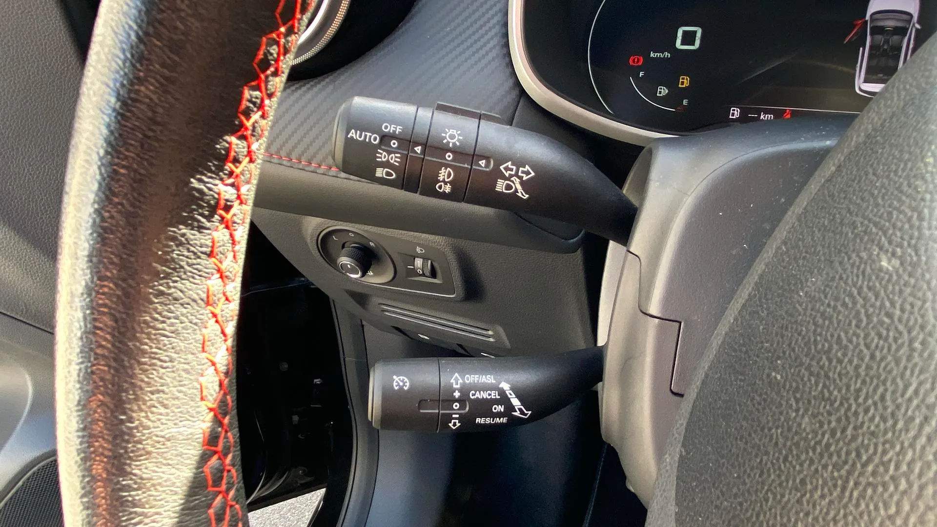 MG ZS 1.5 Luxury - foto 17