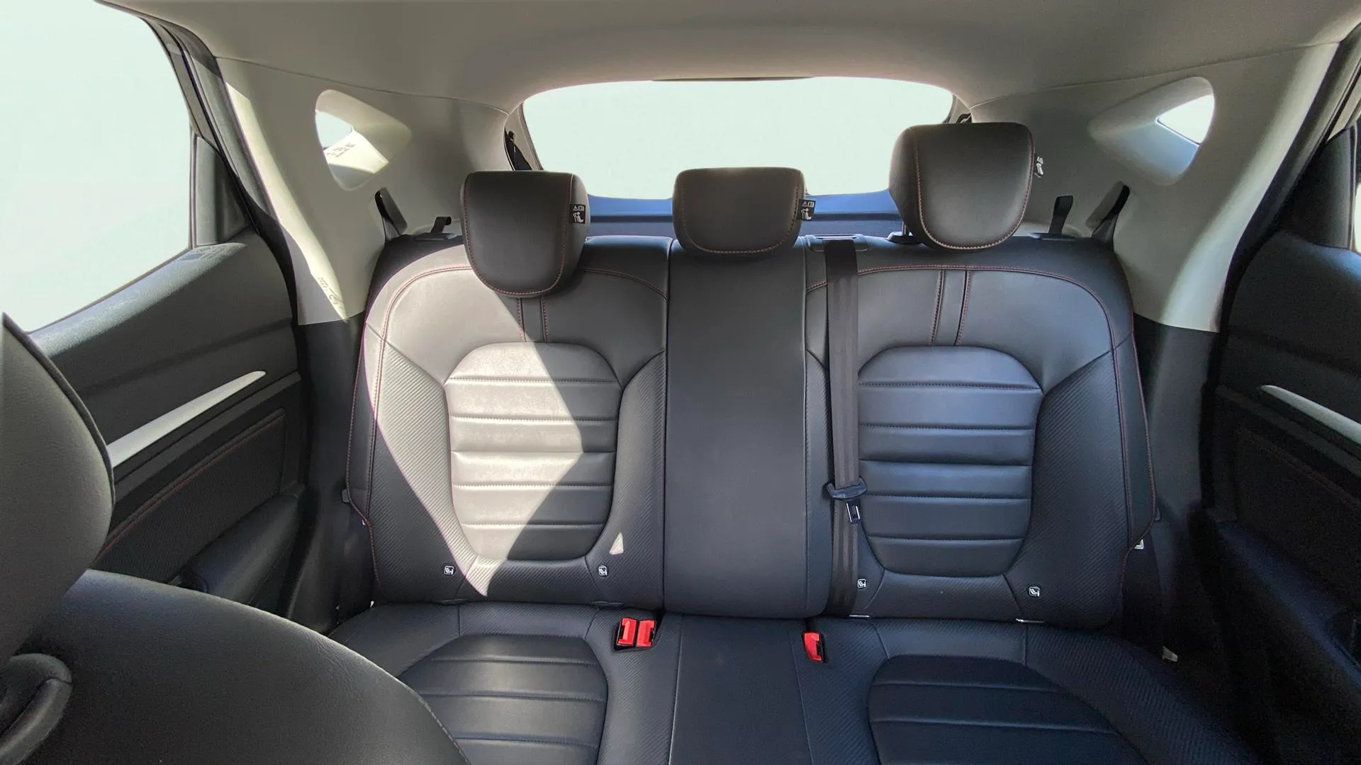 MG ZS 1.5 Luxury - foto 24