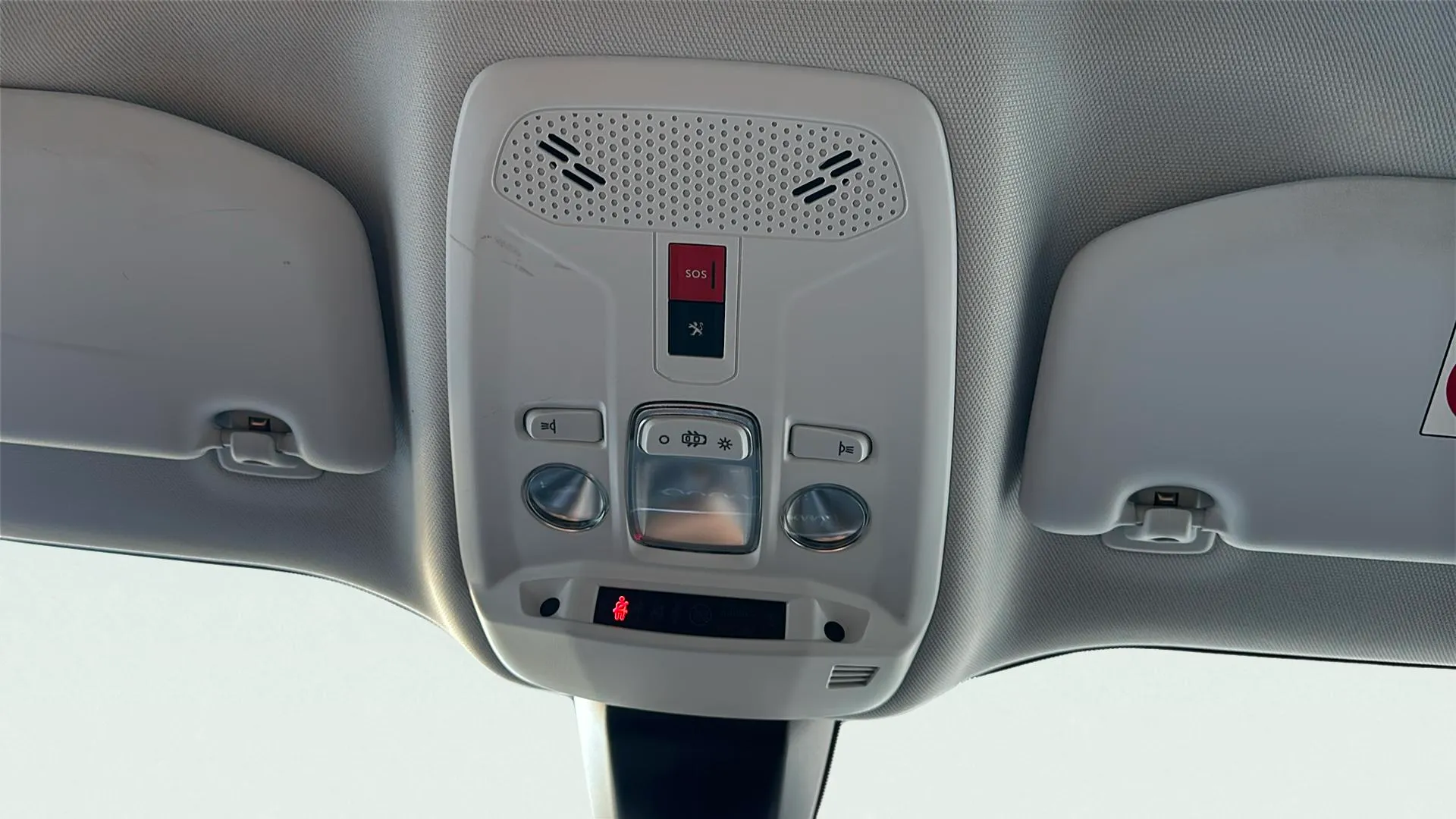 Peugeot 2008 Allure Pack PureTech 130 EAT8 - foto 15