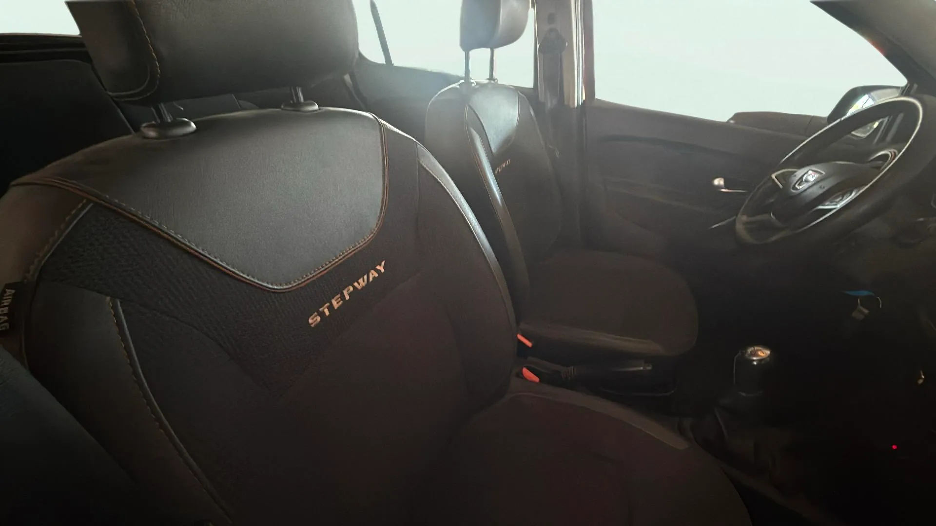 Dacia Sandero Laureate 1.0 - foto 11