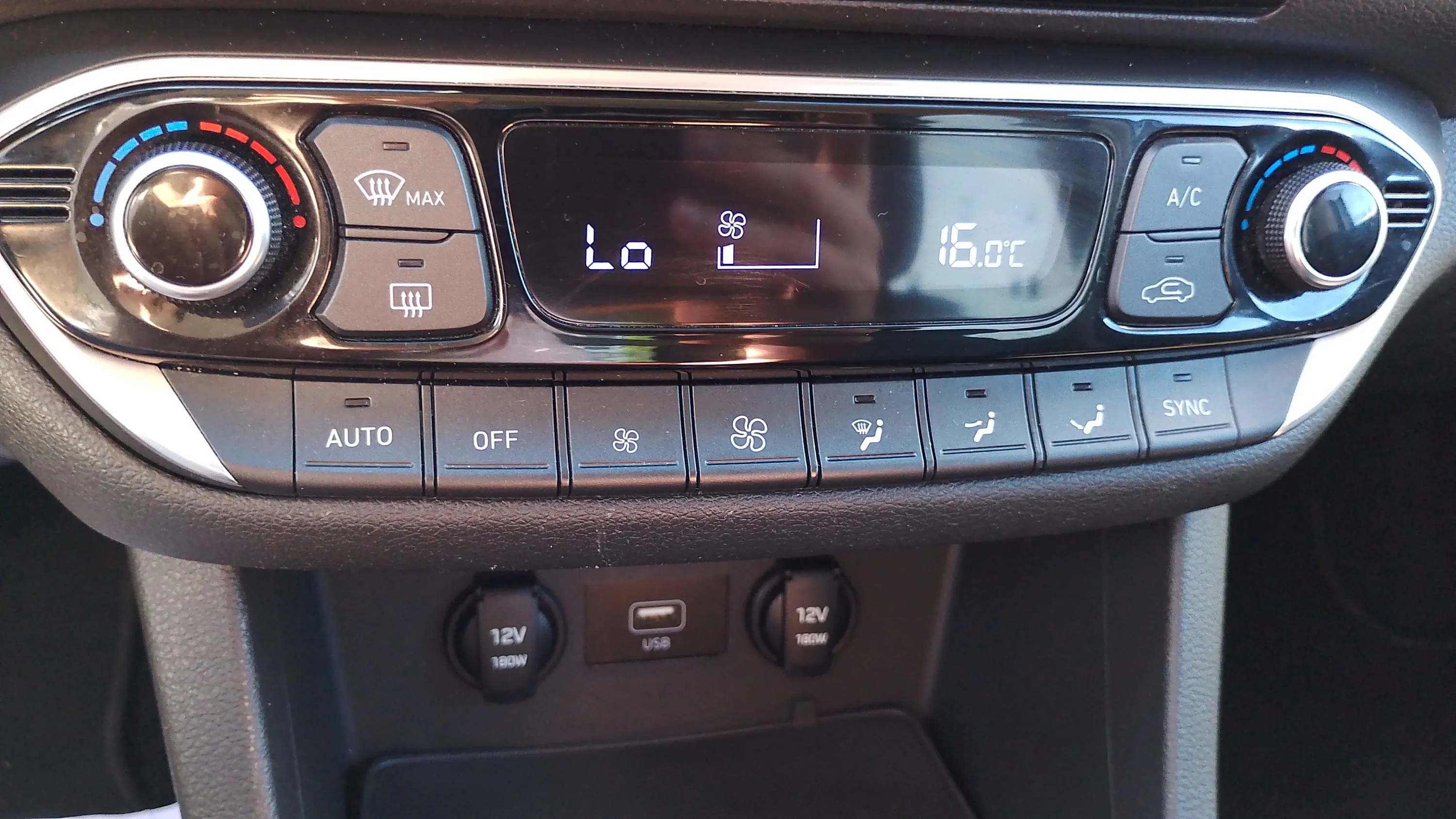 Hyundai i30 1.5 DPI Essence - foto 19