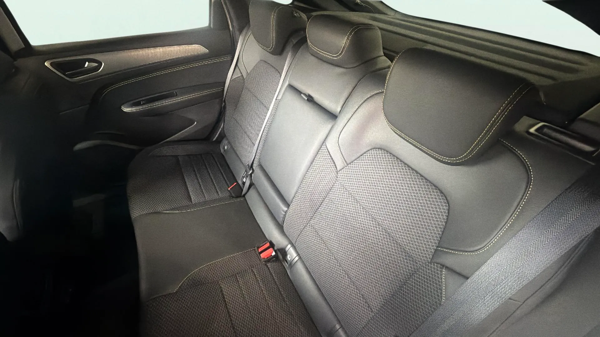 Renault Arkana Evolution TCe EDC mild hybr - foto 22