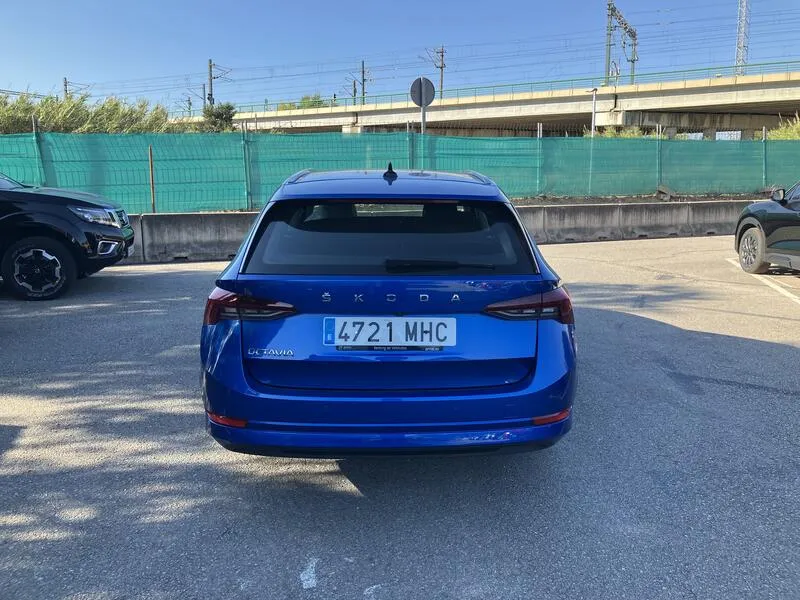 Škoda Octavia Combi 2.0 TDI DSG Ambition - foto 5