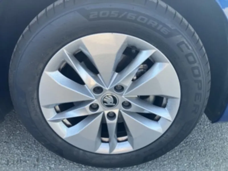 Škoda Octavia Combi 2.0 TDI DSG Ambition - foto 32