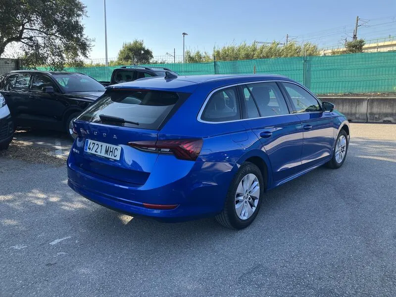 Škoda Octavia Combi 2.0 TDI DSG Ambition - foto 6