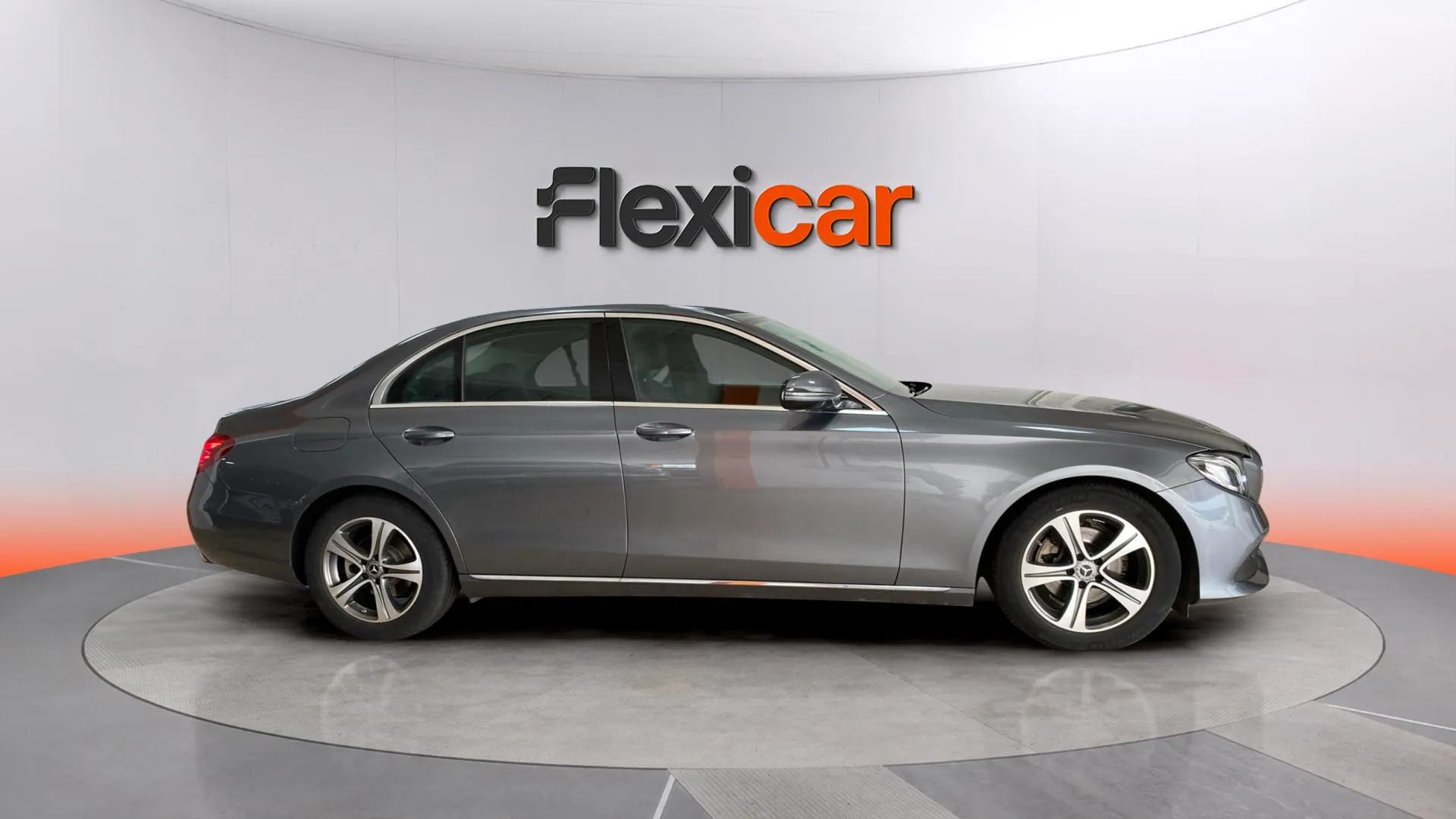 Mercedes-Benz Clase E E 200 - foto 3
