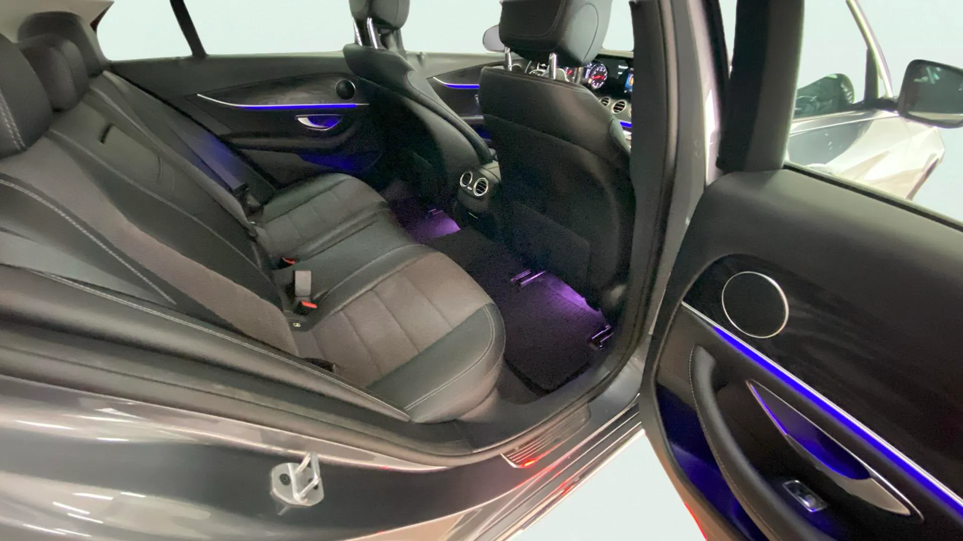 Mercedes-Benz Clase E E 200 - foto 10
