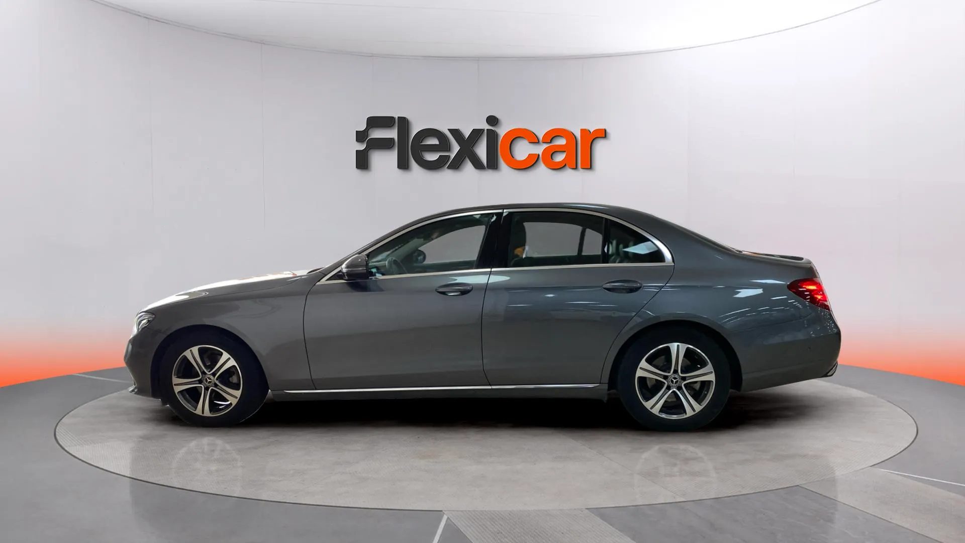 Mercedes-Benz Clase E E 200 - foto 5