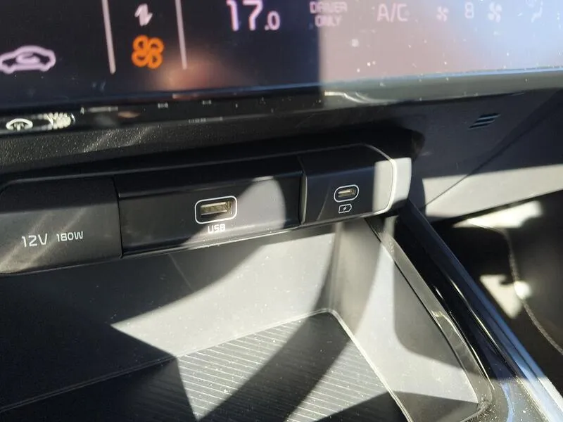 Kia Niro e-Concept 64kWh - foto 14