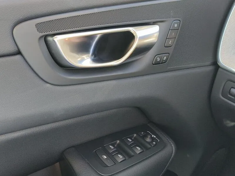 Volvo XC60 2.0 T6 AWD Recharge Inscription - foto 30