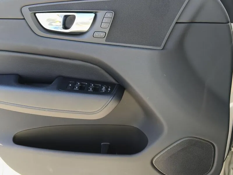 Volvo XC60 2.0 T6 AWD Recharge Inscription - foto 31