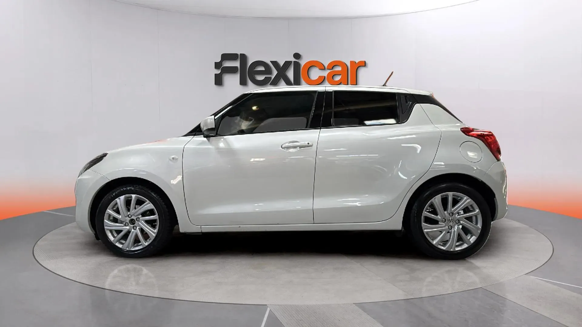 Suzuki Swift 1.2 GLE Mild Hybrid CVT - foto 5