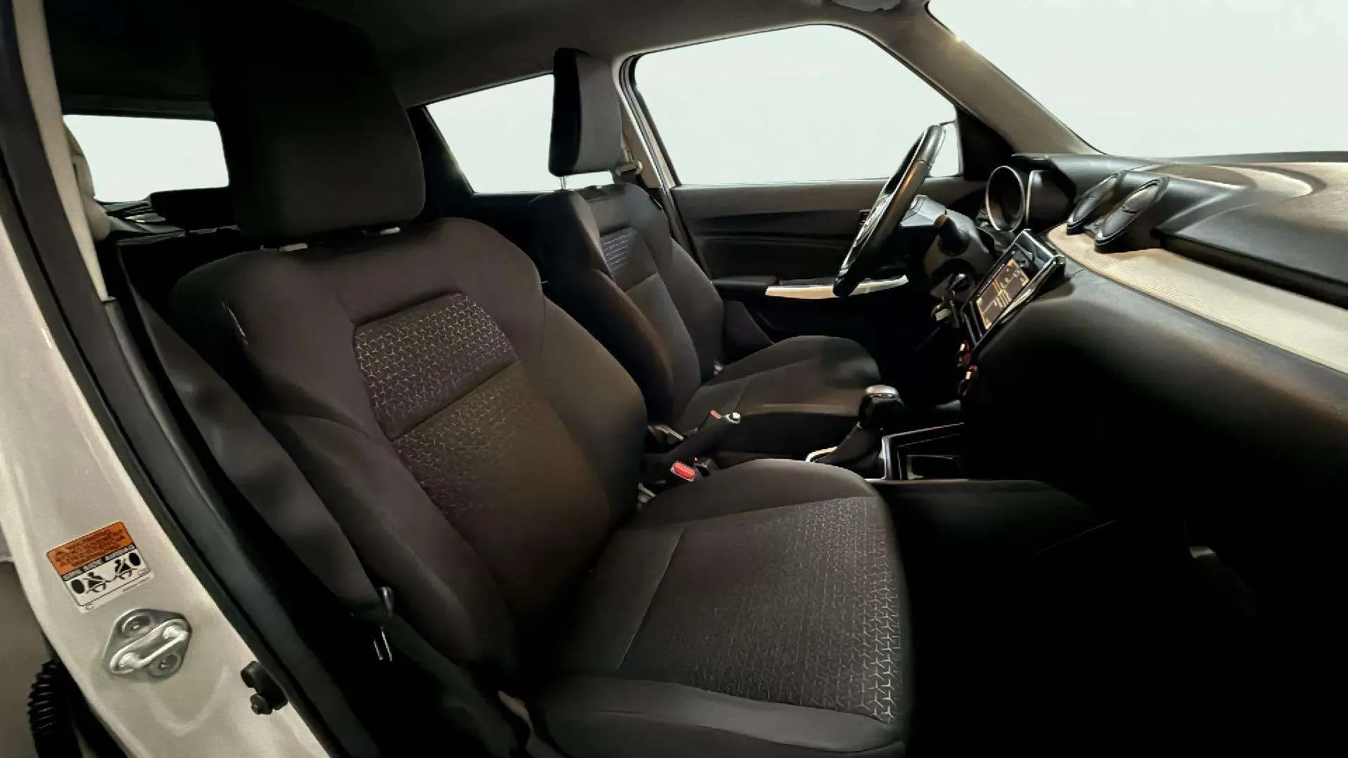 Suzuki Swift 1.2 GLE Mild Hybrid CVT - foto 9