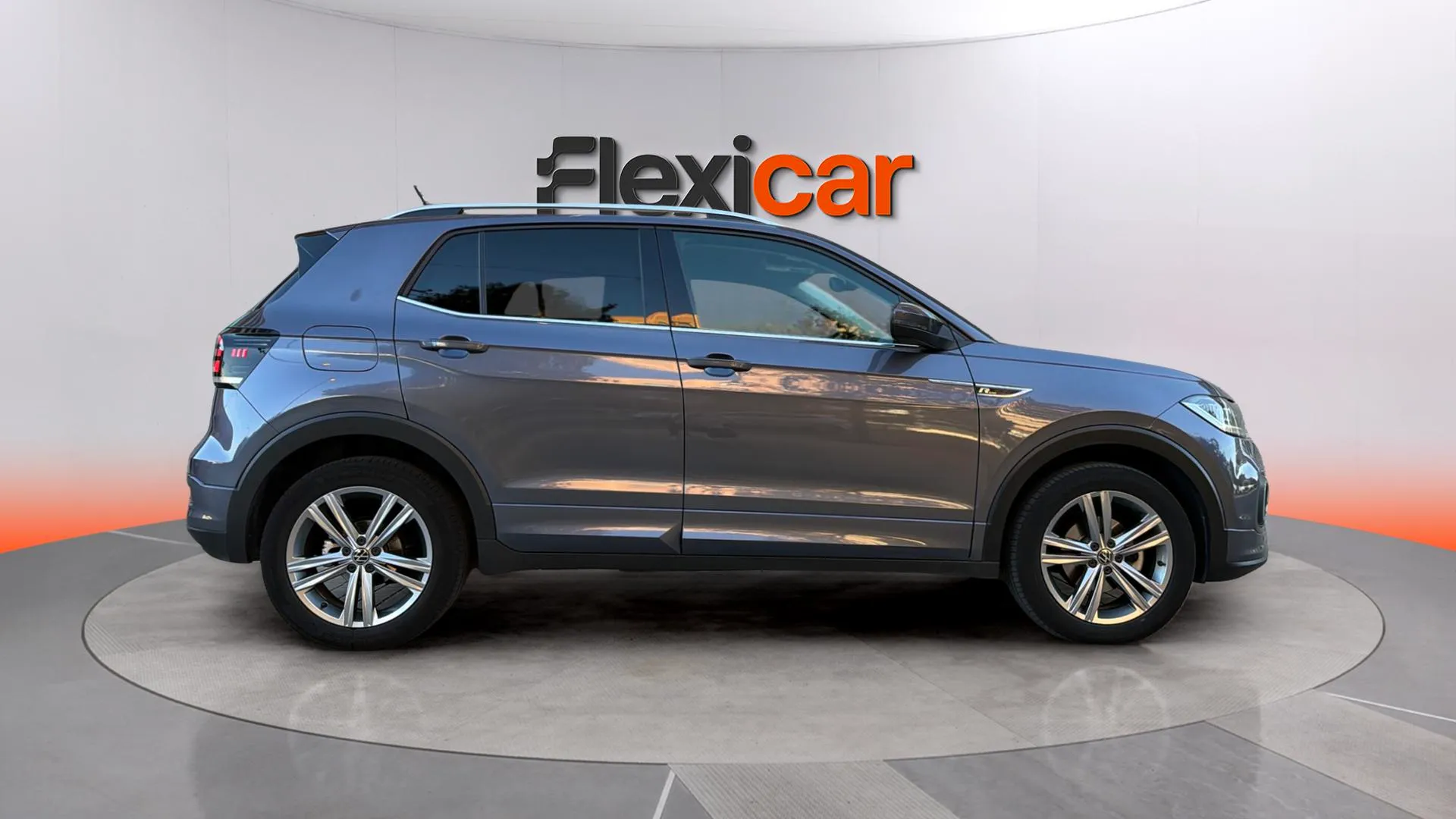Volkswagen T-Cross R-Line 1.0 TSI DSG - foto 2