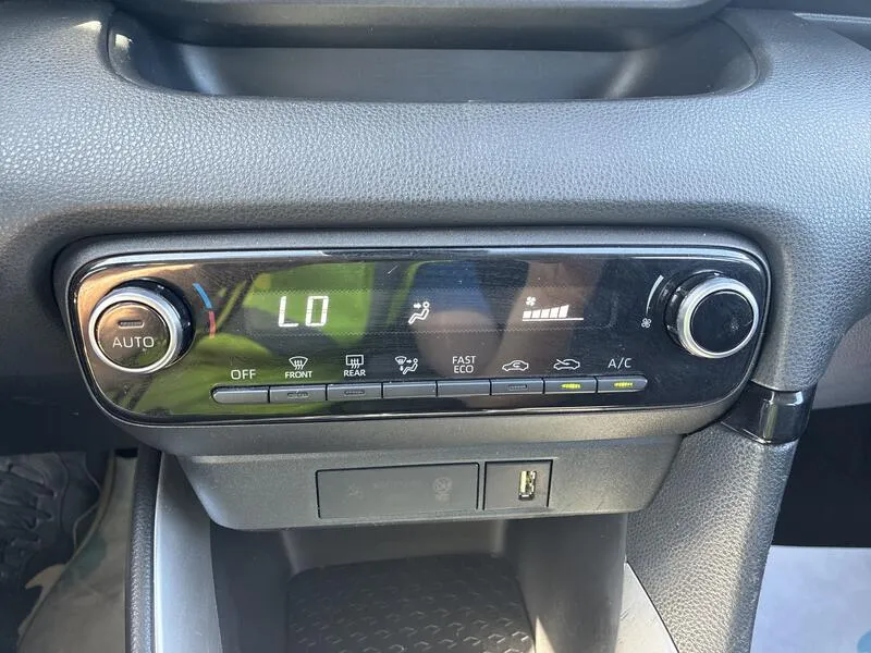 Toyota Yaris 1.5 120H Business Plus - foto 30