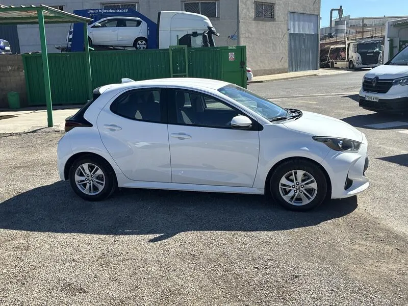 Toyota Yaris 1.5 120H Business Plus - foto 7