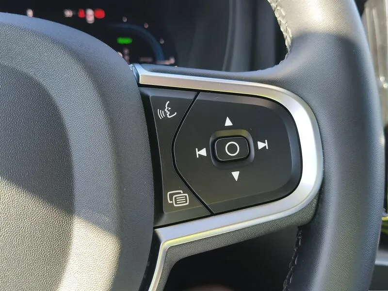Volvo XC60 2.0 T6 AWD Recharge Core - foto 23