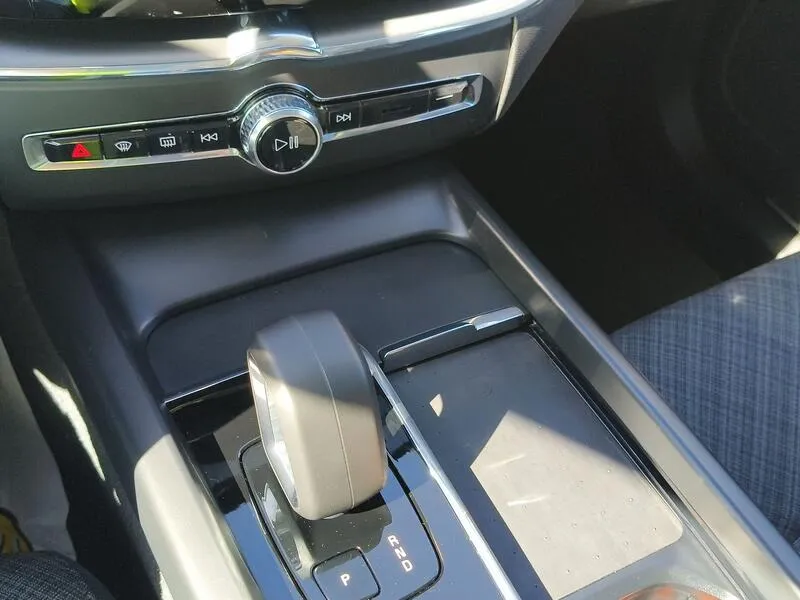Volvo XC60 2.0 T6 AWD Recharge Core - foto 12