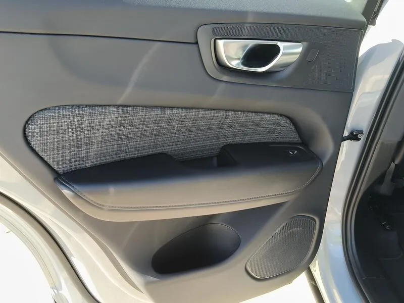 Volvo XC60 2.0 T6 AWD Recharge Core - foto 35