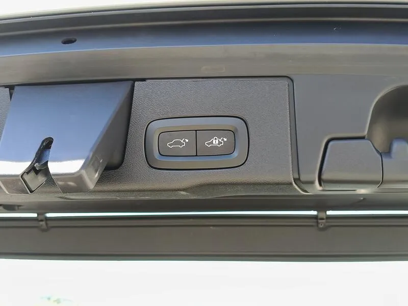 Volvo XC60 2.0 T6 AWD Recharge Core - foto 39