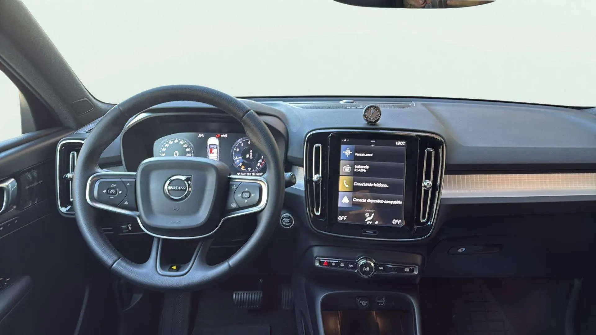 Volvo XC40 2.0 T5 AWD Momentum - foto 12