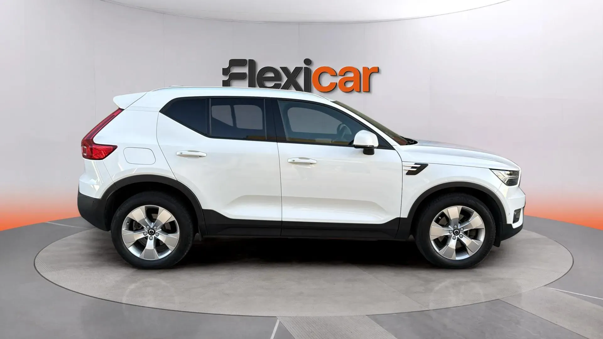 Volvo XC40 2.0 T5 AWD Momentum - foto 2