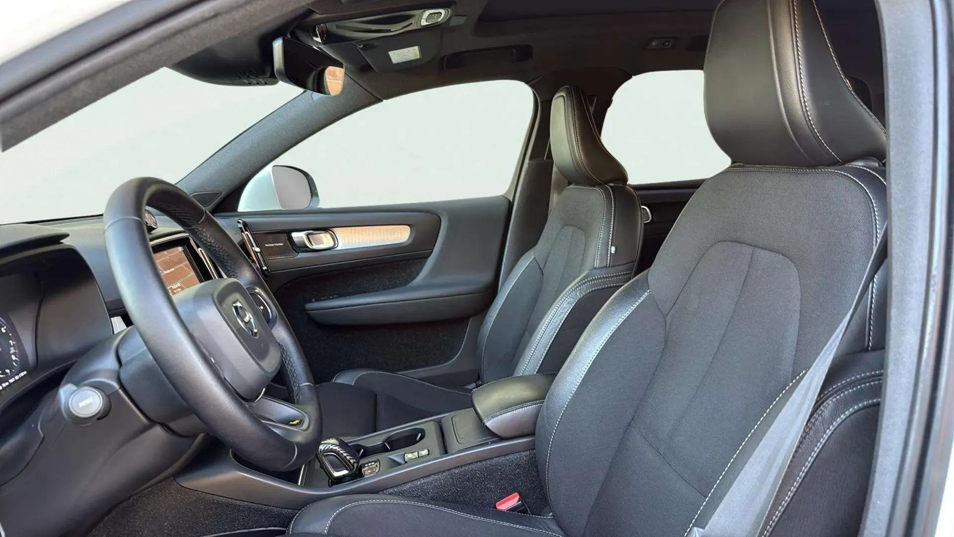 Volvo XC40 2.0 T5 AWD Momentum - foto 15