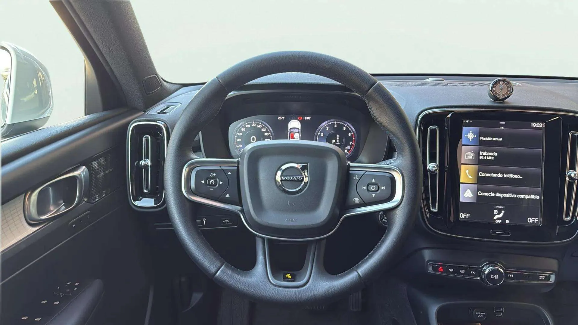 Volvo XC40 2.0 T5 AWD Momentum - foto 13