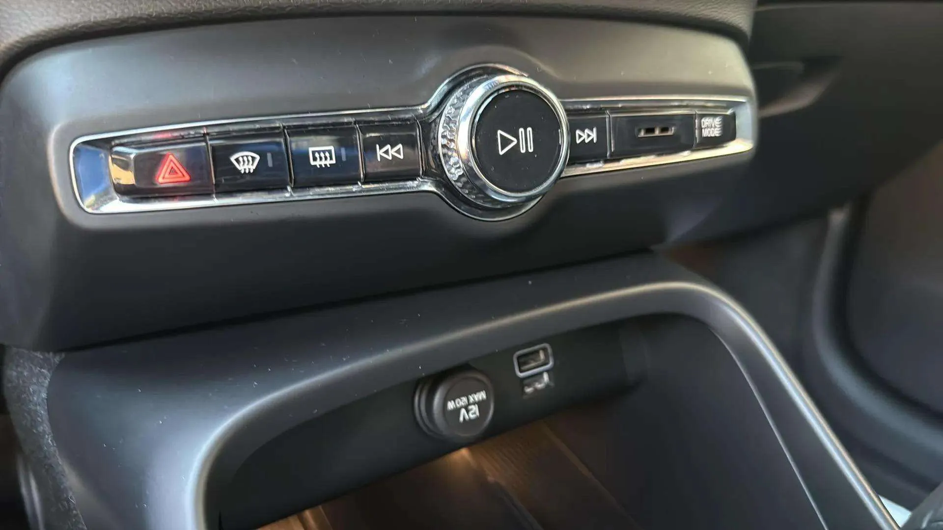 Volvo XC40 2.0 T5 AWD Momentum - foto 17