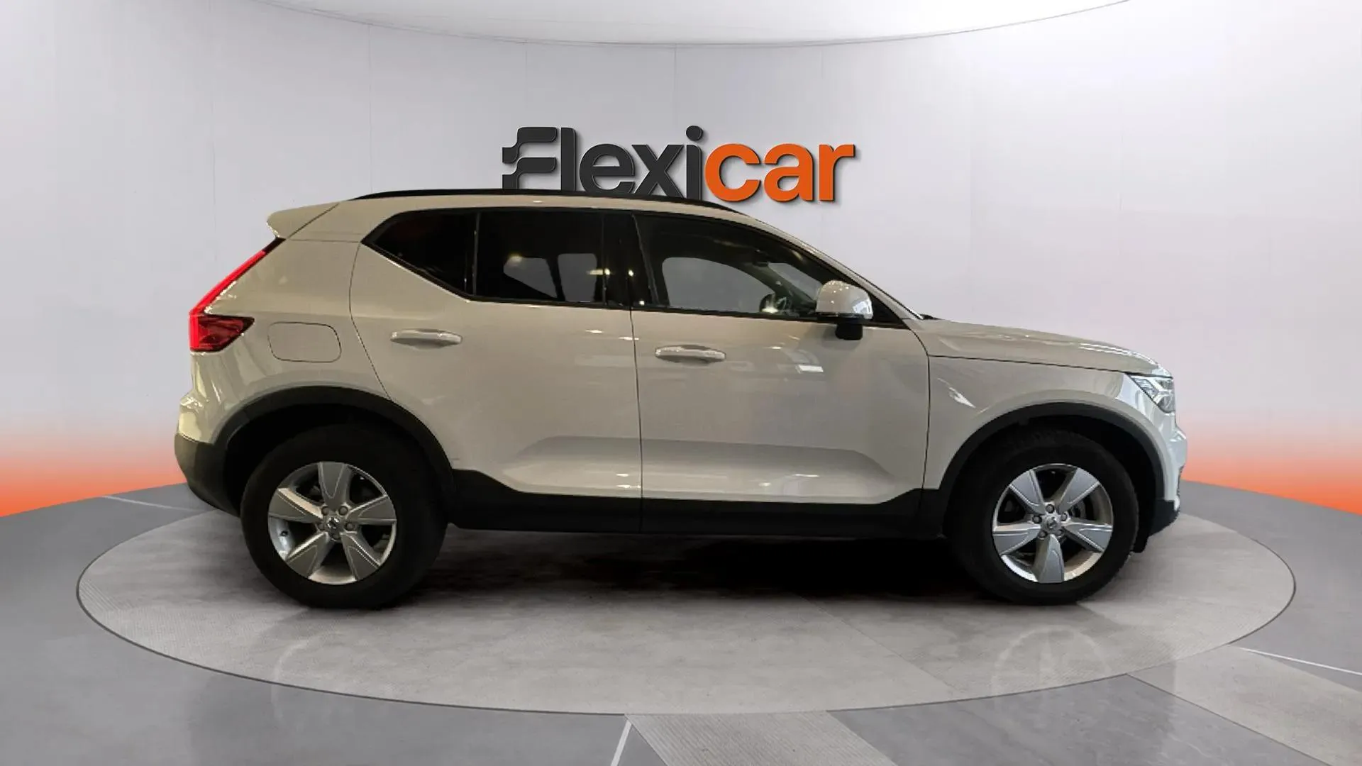 Volvo XC40 1.5 T3 Momentum - foto 2