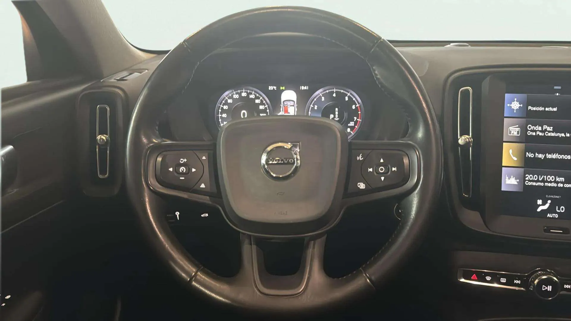 Volvo XC40 1.5 T3 Momentum - foto 11