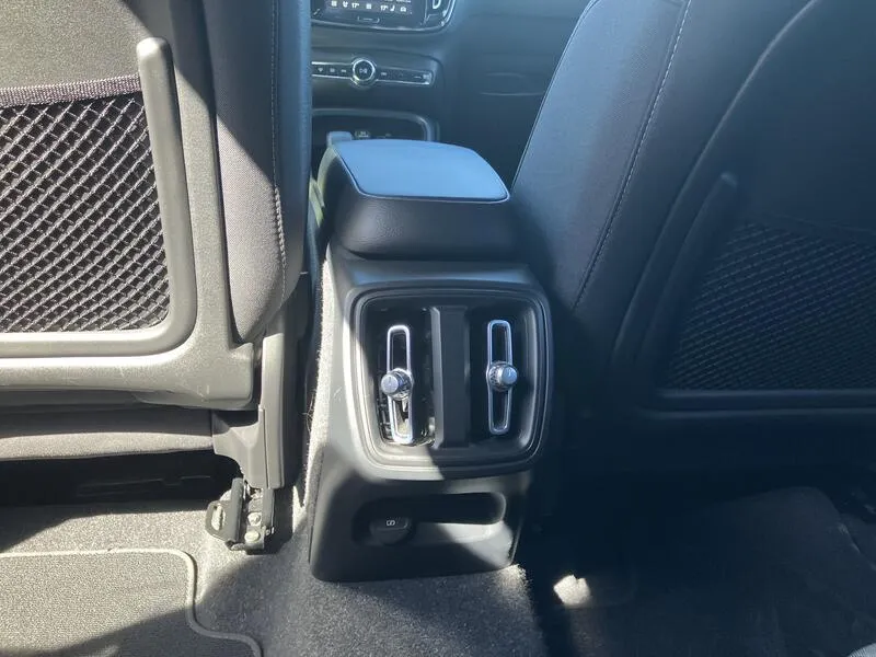 Volvo XC40 2.0 B3 G Plus Bright - foto 24