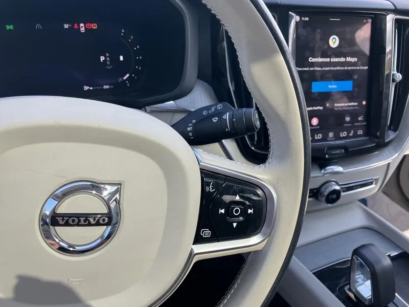 Volvo XC60 2.0 B4 D AWD Plus Dark - foto 17