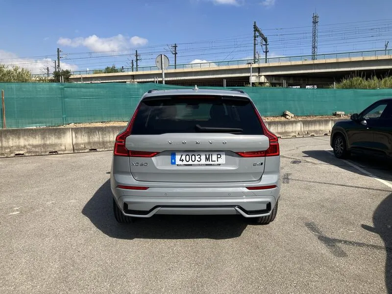 Volvo XC60 2.0 B4 D AWD Plus Dark - foto 5