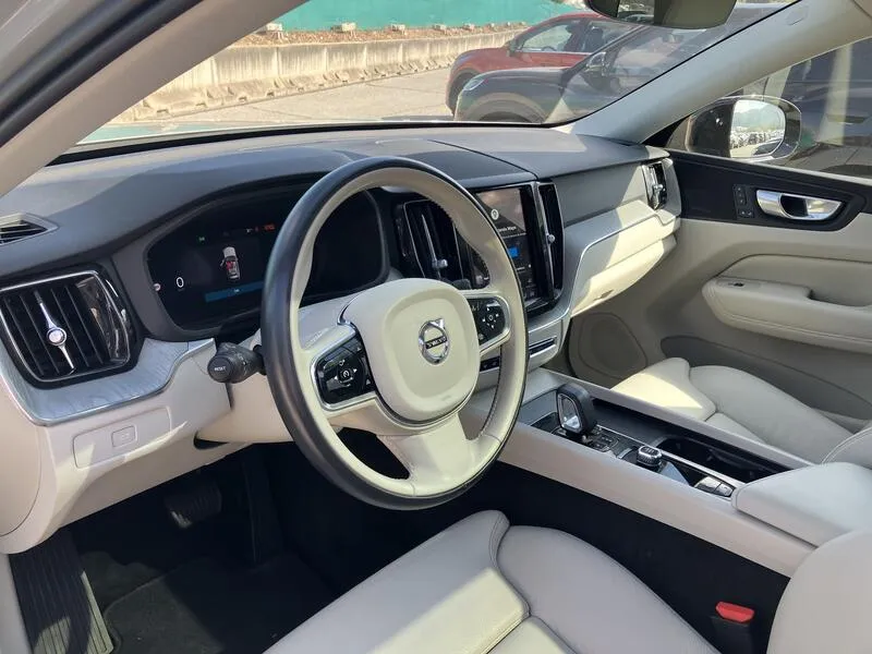 Volvo XC60 2.0 B4 D AWD Plus Dark - foto 10