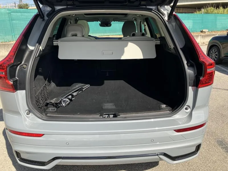 Volvo XC60 2.0 B4 D AWD Plus Dark - foto 33