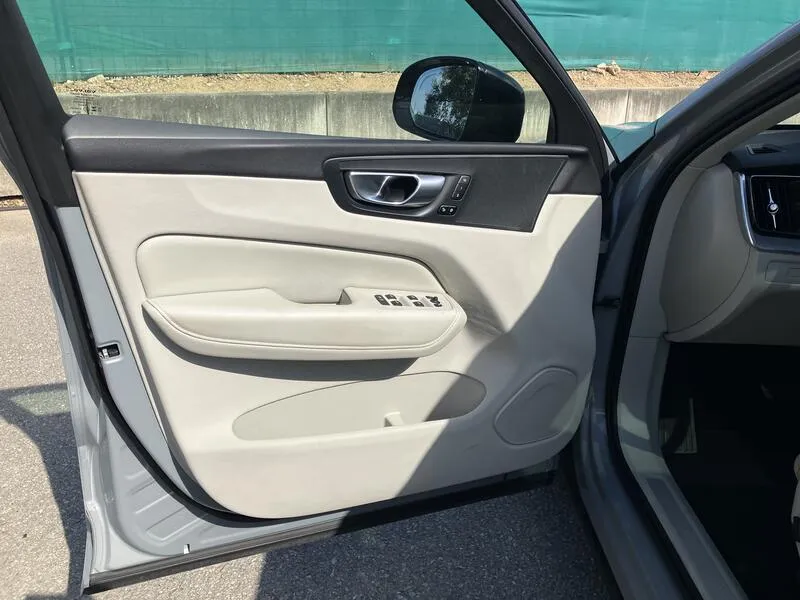 Volvo XC60 2.0 B4 D AWD Plus Dark - foto 11