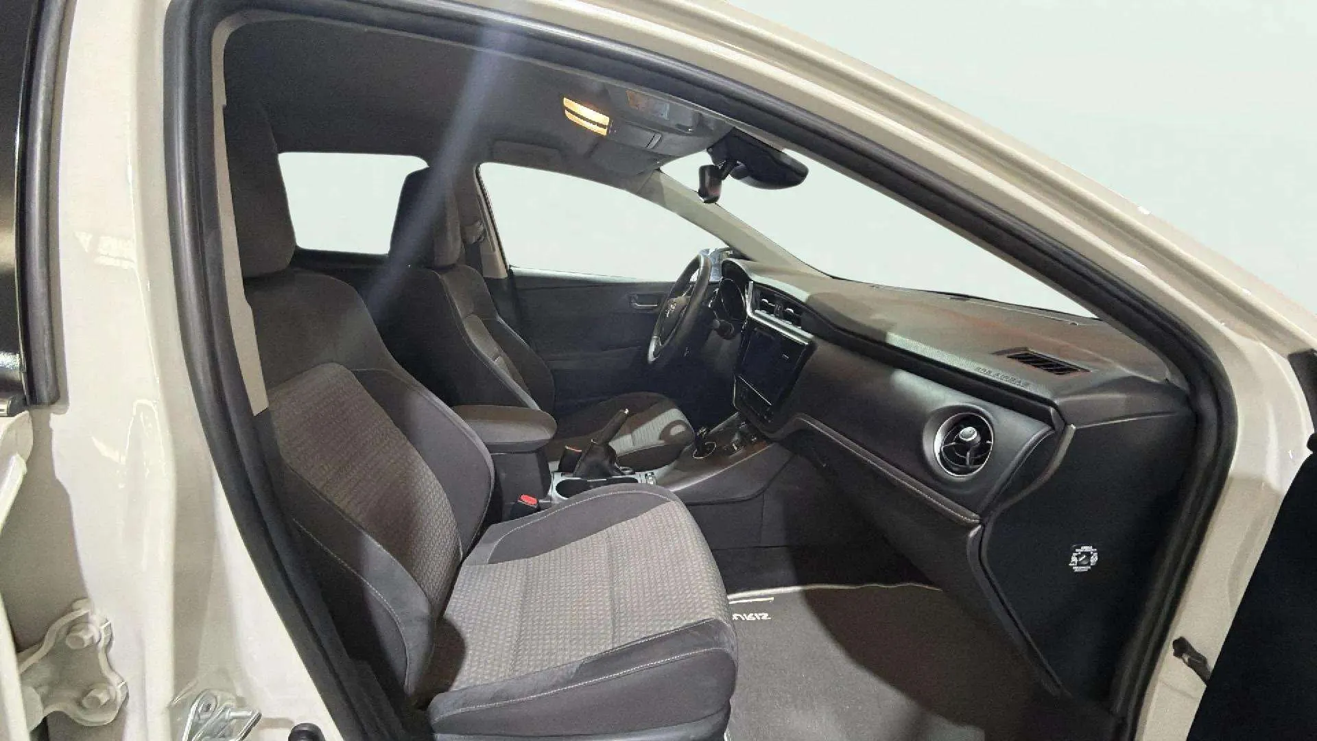 Toyota Auris 1.8 140H Hybrid Feel! - foto 13