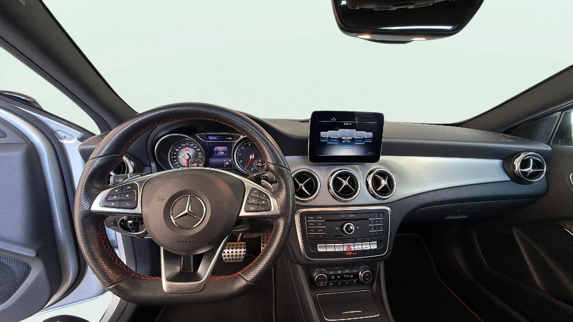 Mercedes-Benz GLA 180 - foto 11