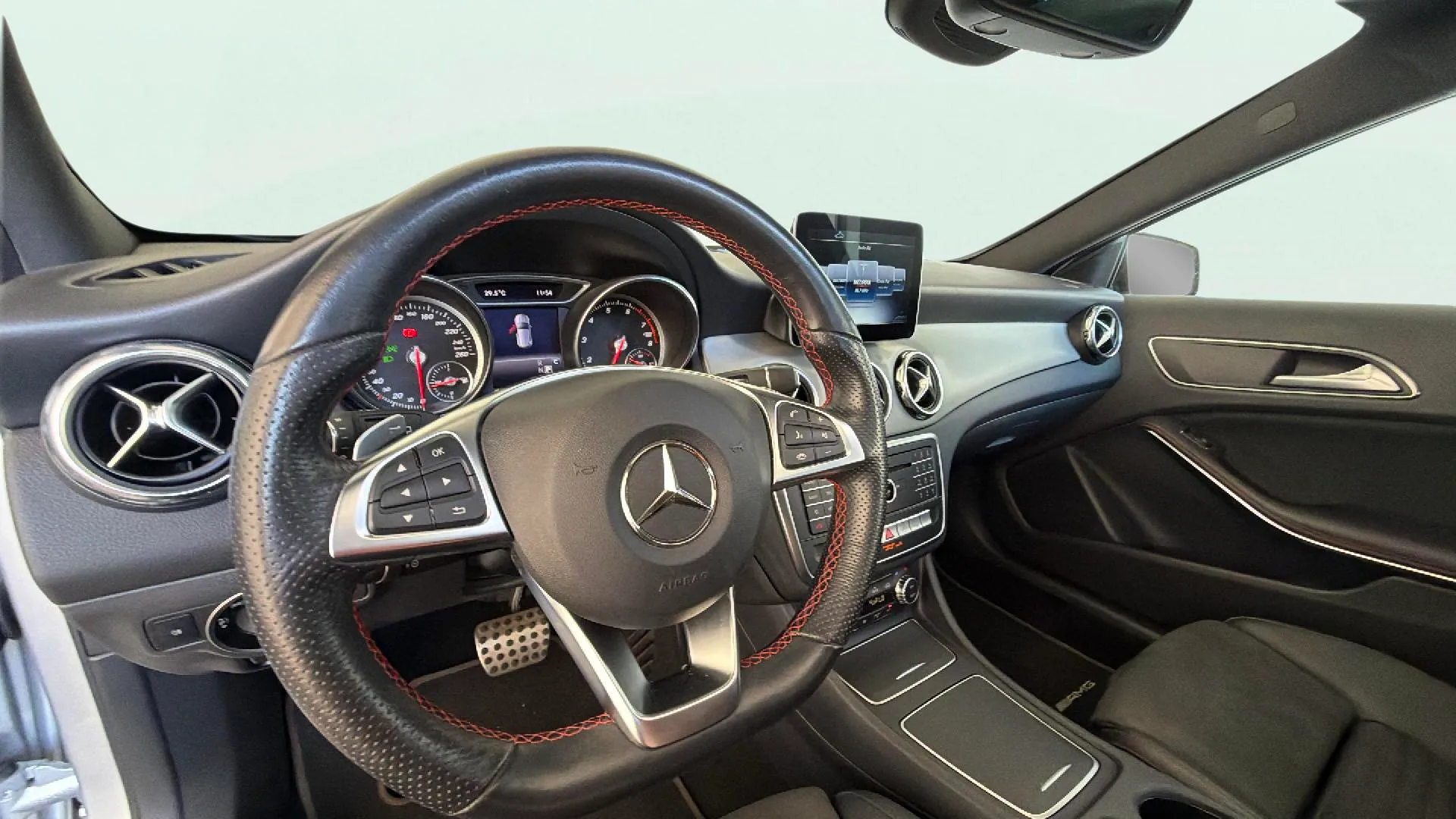 Mercedes-Benz GLA 180 - foto 14