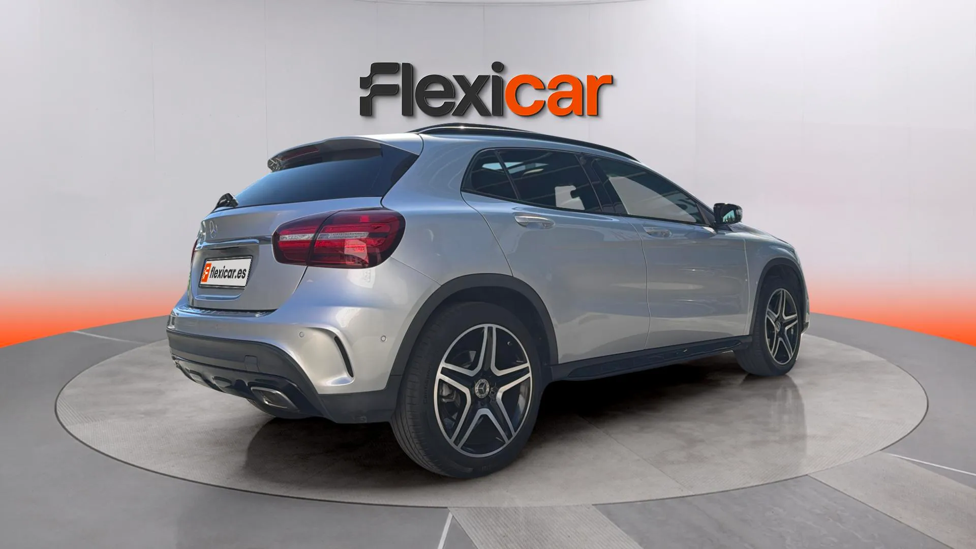 Mercedes-Benz GLA 180 - foto 7