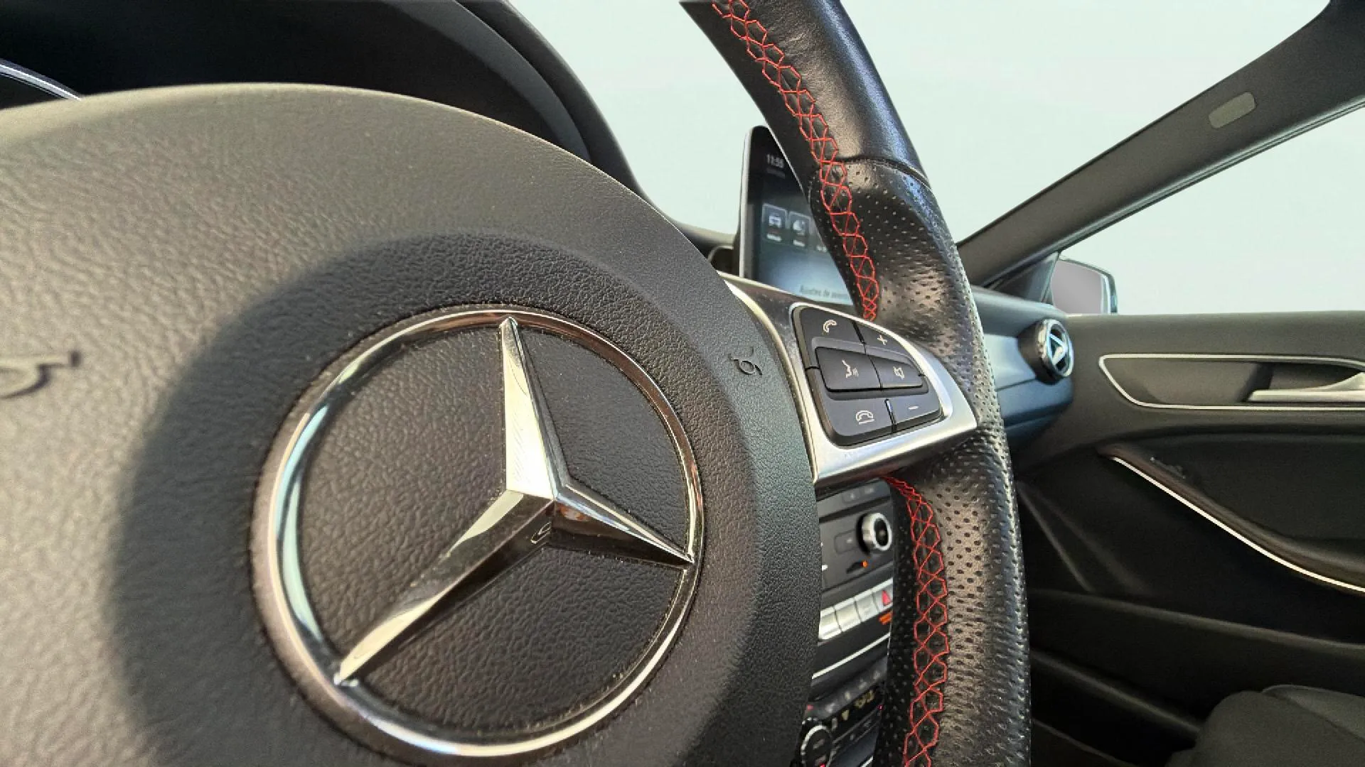 Mercedes-Benz GLA 180 - foto 26